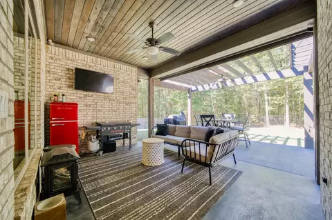 Exterior - 3523 Thompson Rd, Longview, TX 75604 photo 2 of 6