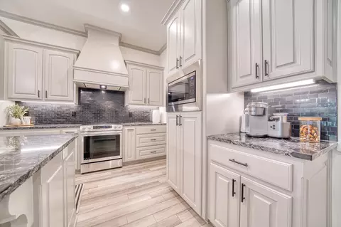 Kitchen - 3523 Thompson Rd, Longview, TX 75604 photo 5 of 5