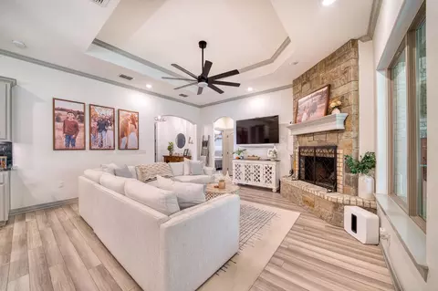 Living - 3523 Thompson Rd, Longview, TX 75604 photo 3 of 4