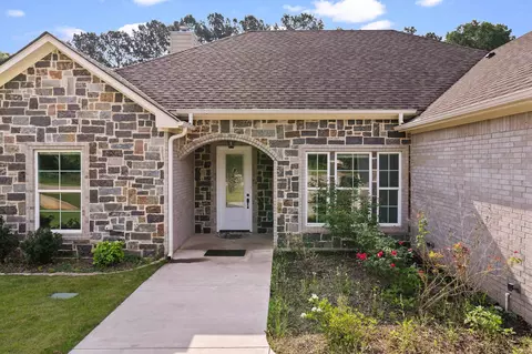 Exterior - 281 S Tracy Dr, Longview, TX 75603 photo 5 of 9