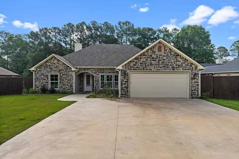 Exterior - 281 S Tracy Dr, Longview, TX 75603 photo 3 of 9
