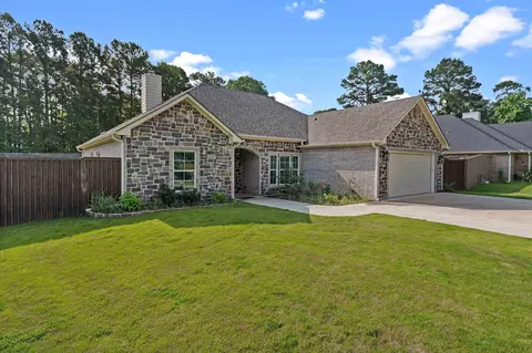 Exterior - 281 S Tracy Dr, Longview, TX 75603 photo 4 of 9