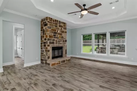 Living - 281 S Tracy Dr, Longview, TX 75603 photo 1 of 3