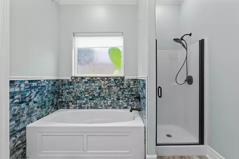 Bath - 281 S Tracy Dr, Longview, TX 75603 photo 3 of 5