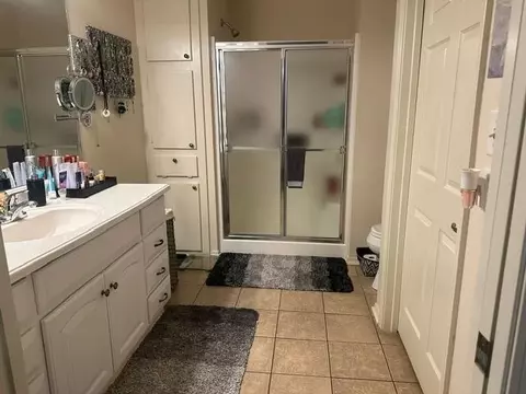 Bath - 1820 Riverstone Ln, Longview, TX 75605 photo 1 of 2