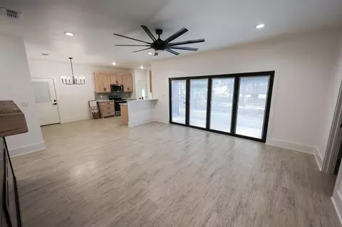 Living - 226 W Pliler Precise, Longview, TX 75605 photo 2 of 4