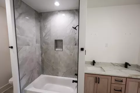 Bath - 226 W Pliler Precise, Longview, TX 75605 photo 2 of 4