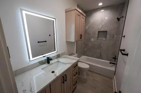 Bath - 226 W Pliler Precise, Longview, TX 75605 photo 4 of 4