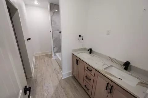 Bath - 226 W Pliler Precise, Longview, TX 75605 photo 1 of 4