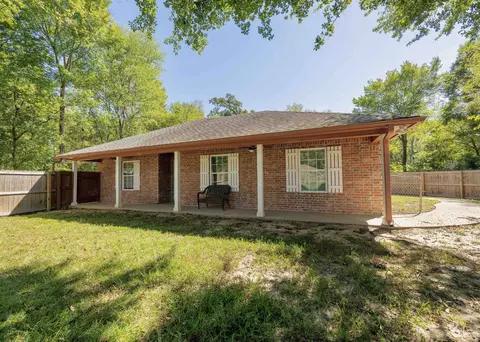 109 Rambling Rd, Carthage, TX 75633