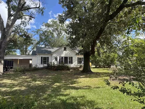 1204 Kilgore Dr, Henderson, TX 75652