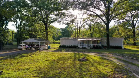 433 S Green St, Gladewater, TX 75647