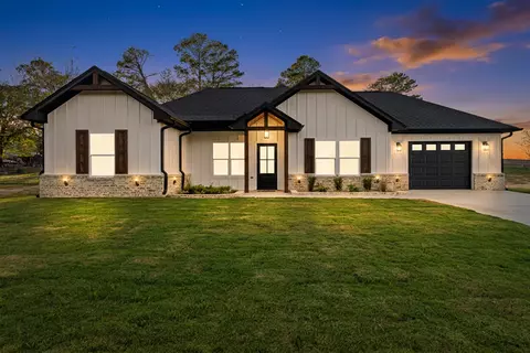 295 Yandle Dr, Henderson, TX 75652