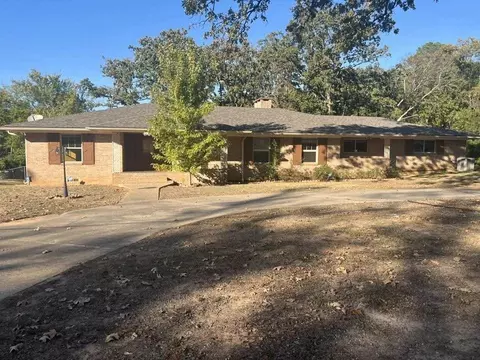 1398 W Gay Ave, Gladewater, TX 75647