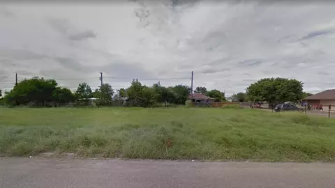 209 E Universal Dr, Pharr, TX 78577 photo 1