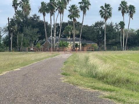 561 Lion Lake Dr N, Progreso Lakes, TX 78596