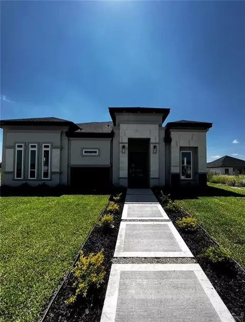 1015 Rockford Dr, Alton, TX 78573