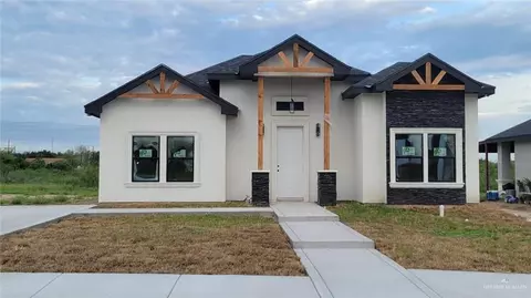 821 Falcon Dr, Rio Grande City, TX 78582