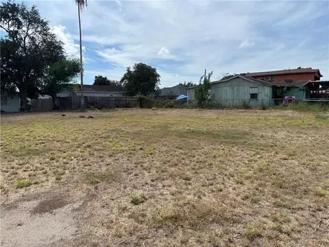 832 N Martinez Ave, Weslaco, TX 78596