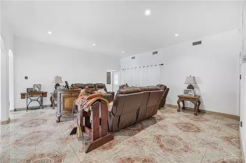 1069 E Alpha St, Roma, TX 78584 photo 2