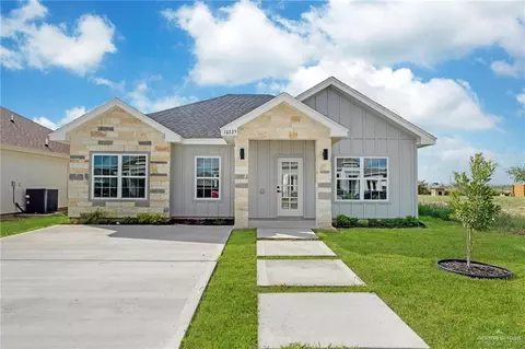 10725 N Baylie Bear Dr, Edinburg, TX 78541