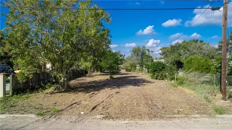 404 Cherokee Ln, Alamo, TX 78516