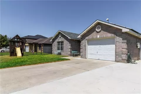 2102 W 40th St, Mission, TX 78573