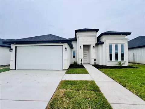 921 Pecan St, Alton, TX 78573