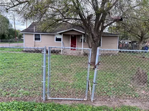 218 N 7th St, Donna, TX 78537