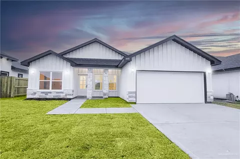 1005 Pecan St, Alton, TX 78573