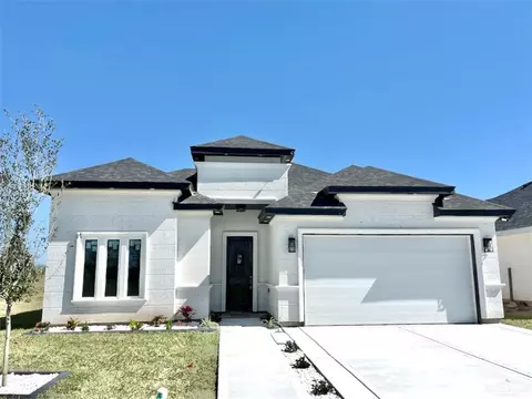 920 Edgewood Dr, Alton, TX 78573