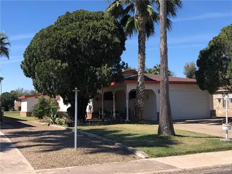 913 Palm Dr, Alamo, TX 78516