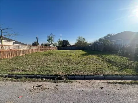 208 E Comet Dr, Pharr, TX 78577