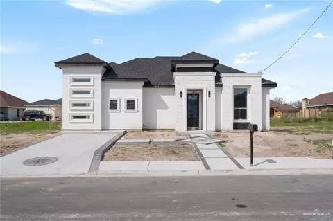 818 N Falcon Dr, Rio Grande City, TX 78582
