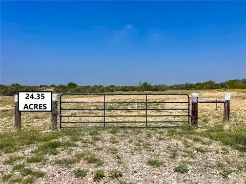 11 Vista Falcon Pvt Rd, Falcon Heights, TX 78545