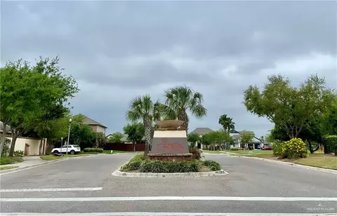 4001 Grand Canal Dr, Mission, TX 78572