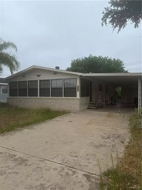835 Santa Anna Dr, Alamo, TX 78516