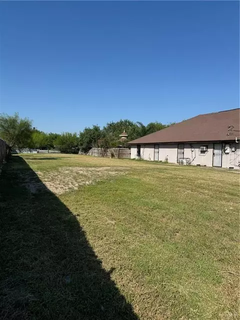 100 W Dicker Dr, Pharr, TX 78577 photo 2