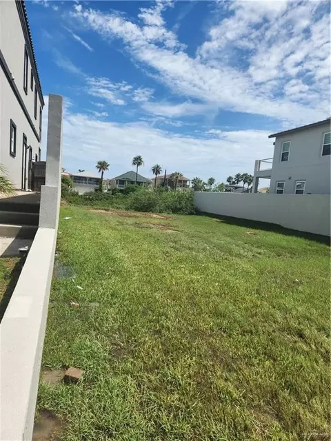 214 W Hibiscus St W, South Padre Island, TX 78597