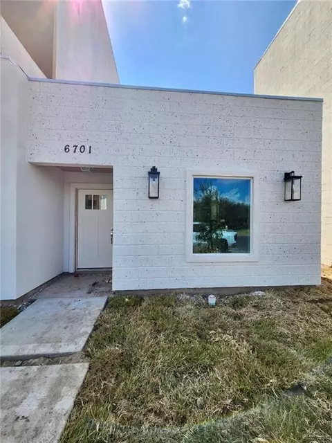 6701 N 5th St, Mcallen, TX 78504