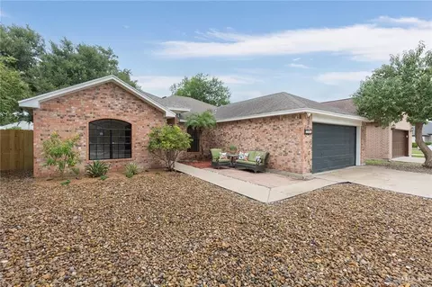 2215 E 19th St, Mission, TX 78572