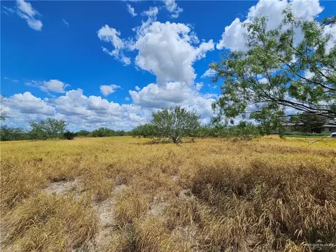 210 Carla St, Zapata, TX 78076