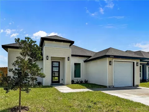 1316 S 9th St, Alamo, TX 78516