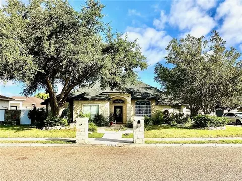 704 W Goldfinch Ave, Pharr, TX 78577