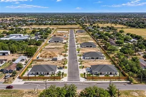 1317 S Michigan St, Alton, TX 78573
