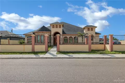 817 Pelican St, Alamo, TX 78516