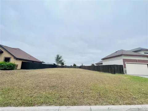 618 W 27th St, Mission, TX 78574
