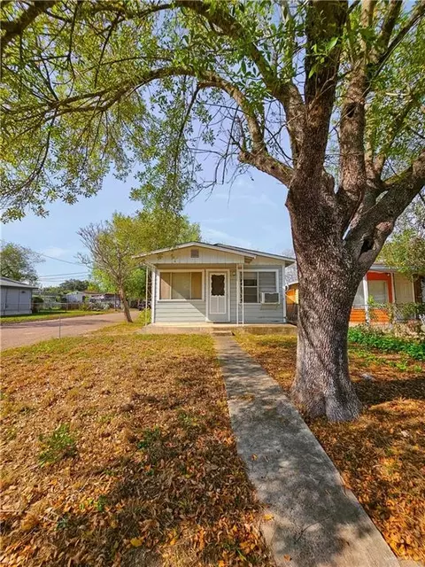 216 S Guerra Ave, Weslaco, TX 78596