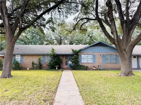 329 W Flack St, Falfurrias, TX 78355