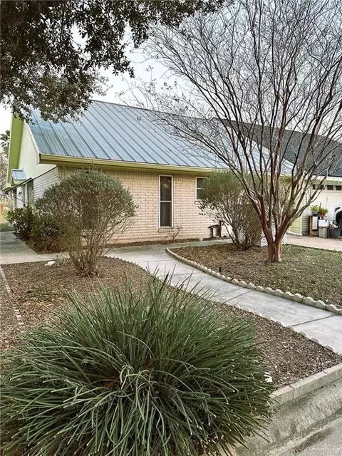 2220 S Augusta Dr, Mission, TX 78572